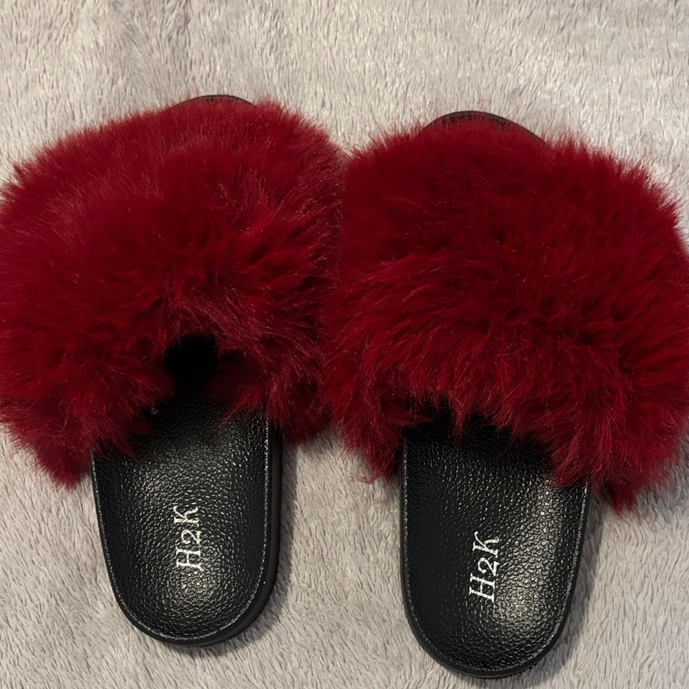 H2K Women's Red Fluffy Slippers